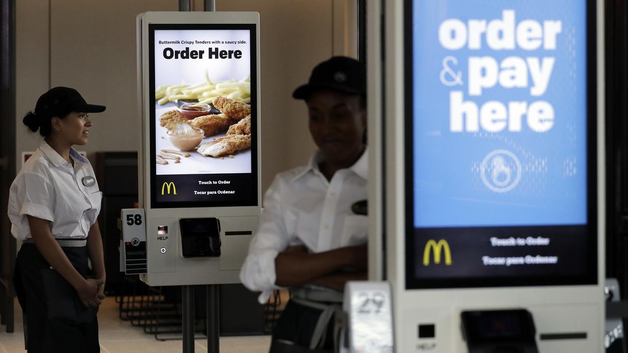 Le système de commande de McDonald's été numérisé et offre un service à table à ses clients. [Keystone - NAM Y. HUH]