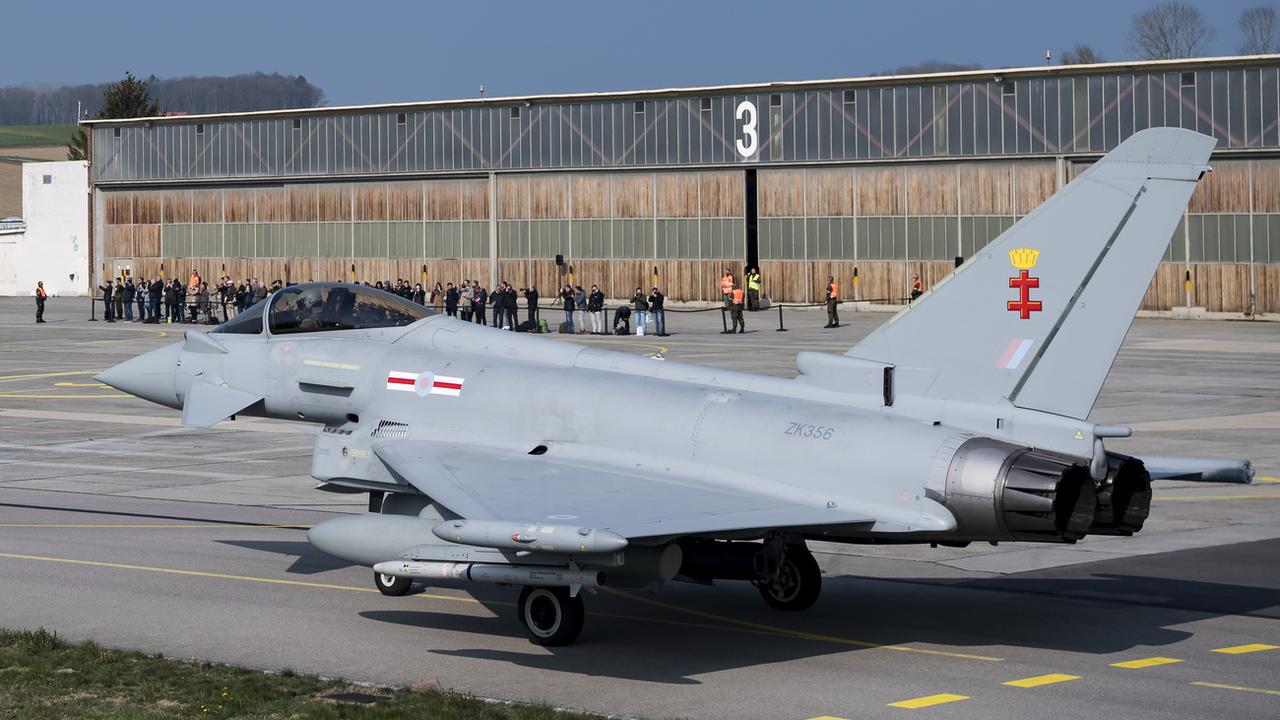 L'Eurofighter (Airbus) est le premier des cinq avions de combat à être testé sur la base aérienne de Payerne (VD).