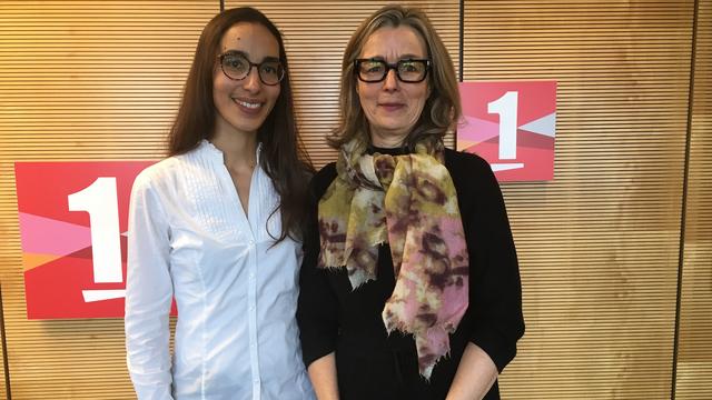 Jasmine Abdulcadir, gynécologue, rencontre Ariane Widmer, urbaniste architecte. [RTS - Pauline Vrolixs]