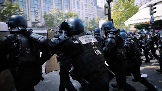 Les affrontements du 1er mai 2019 entre les forces de police et des manifestants. [Marie Magnin/Hans Lucas]