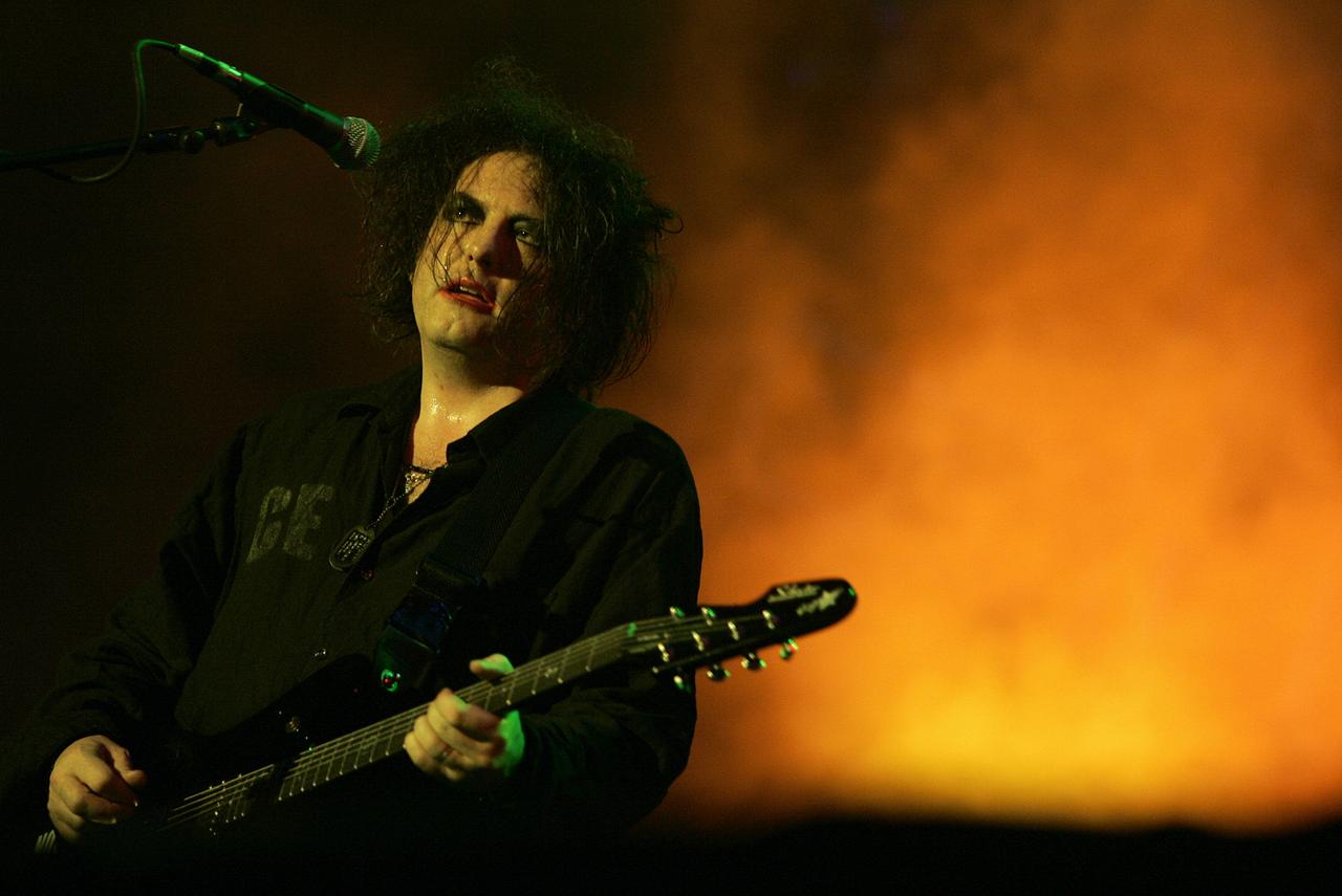 Robert Smith leader du groupe The Cure, en 2005. [AFP - JOSE JORDAN]