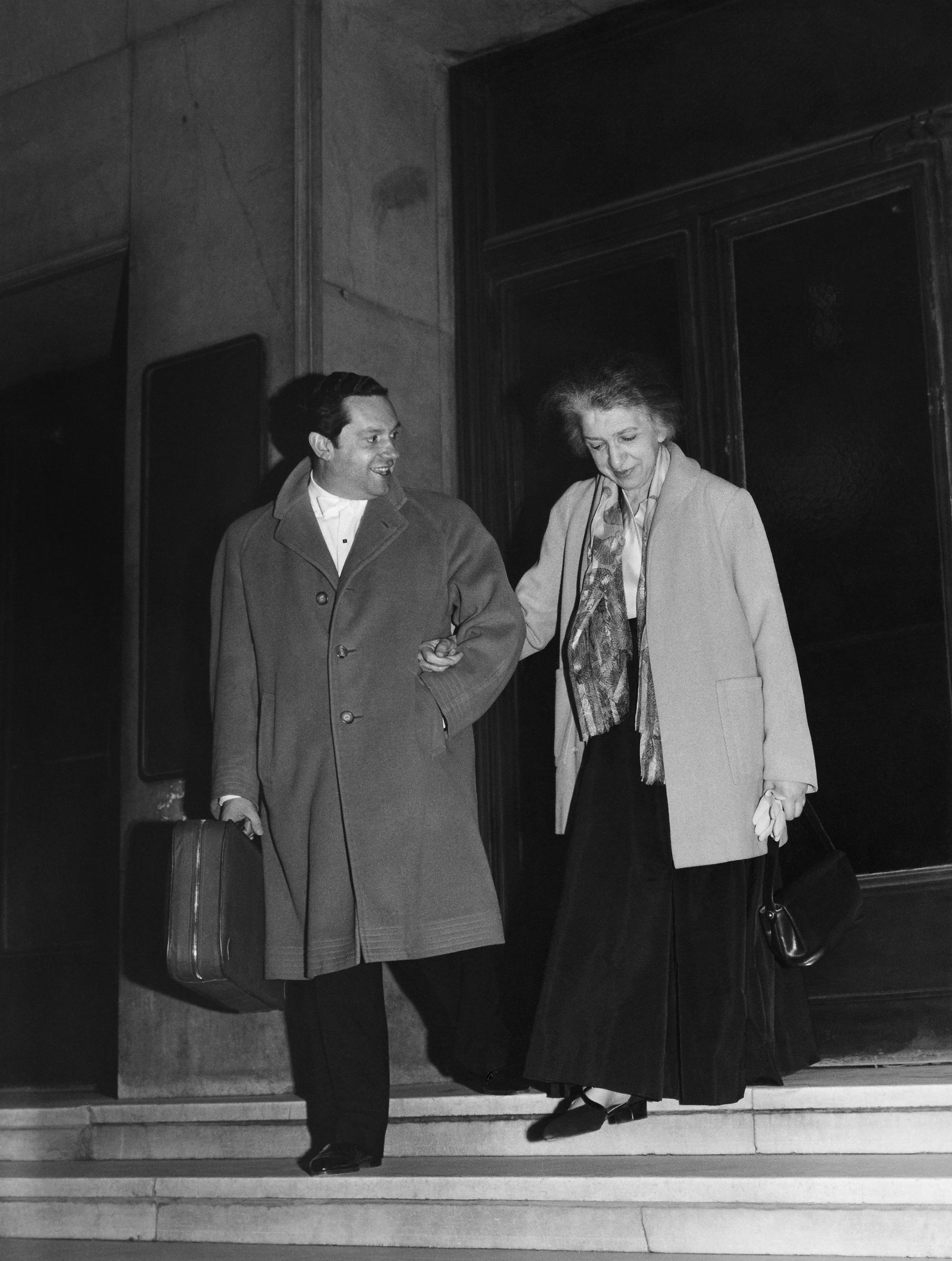 Clara Haskil et le violoniste Arthur Grumiaux à Paris en 1957 ou 1959. [Fonds Clara Haskil, BCU Lausanne - Henri Guilbaud]