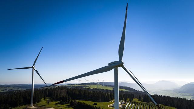 La construction du parc éolien du Crêt-Meuron (NE) divise. [Keystone - Valentin Flauraud]