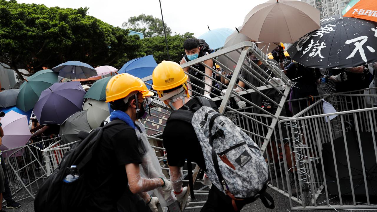 Nouveaux heurts en marge d'une manifestation monstre à Hong Kong [Tyrone Siu]