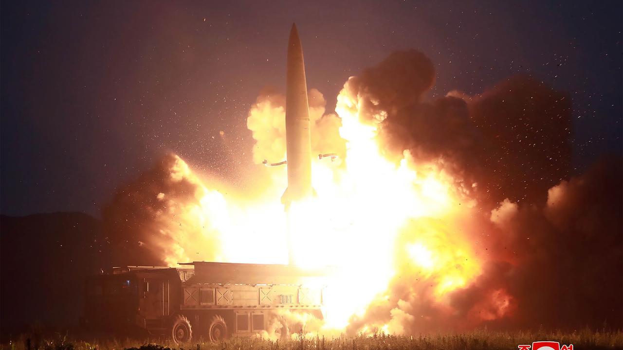 Selon Washington, les deux nouveaux tirs effectués samedi par la Corée du nord seraient similaires aux derniers essais de missiles à courte portée signalés depuis le 25 juillet dernier. [KEYSTONE - Korean Central News Agency]