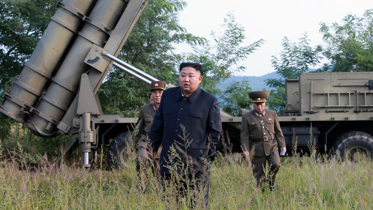 Pyongyang tire des missiles, dont un en zone exclusive japonaise. [KCNA]
