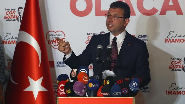 Le candidat de l'opposition Ekrem Imamoglu a réédité dimanche sa victoire aux municipales d'Istanbul. [EPA/Keystone - Sedat Suna]