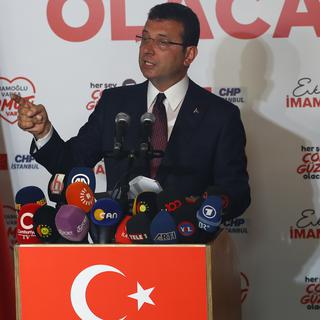 Le candidat de l'opposition Ekrem Imamoglu a réédité dimanche sa victoire aux municipales d'Istanbul. [EPA/Keystone - Sedat Suna]