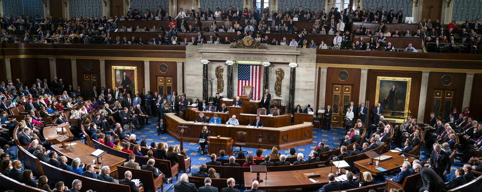 La Chambre basse des représentants vote une résolution contre Donald Trump. [EPA/Keystone - Jim Lo Scalzo]