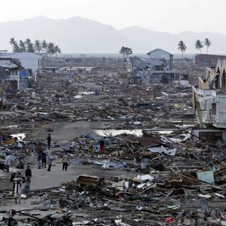 A Banda Aceh, presque aucun bâtiment n'avait résisté au tsunami. [Keystone - AP Photo/Bullit Marquez]