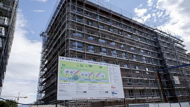 Un immeuble avec des appartements à louer dans le canton de Genève. [Keystone - Salvatore Di Nolfi]