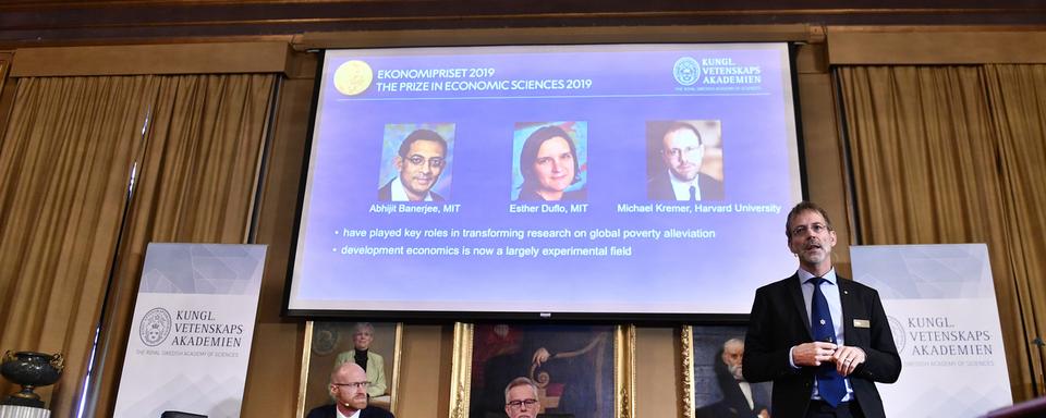 L'annonce du prix Nobel d'économie à Stockholm. [Keystone - Karin Wesslen/TT via AP]