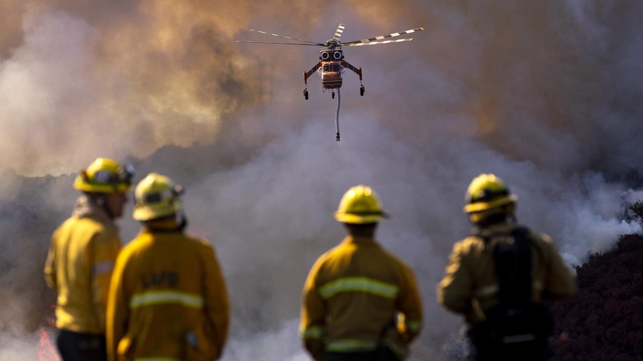 Le "Getty Fire" fait des ravages à Los Angeles. [EPA/Keystone - Etienne Laurent]