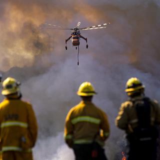Le "Getty Fire" fait des ravages à Los Angeles. [EPA/Keystone - Etienne Laurent]