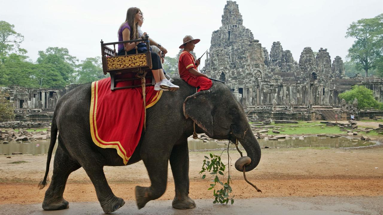 Les balades à dos d'éléphant sont l'une des attractions du site d'Angkor. [Eurasia Press/Photononstop/AFP]