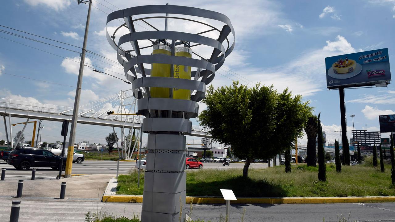 Le premier "arbre" a été installé à Puebla, une des principales villes du Mexique. [AFP - Alfredo Estrella]