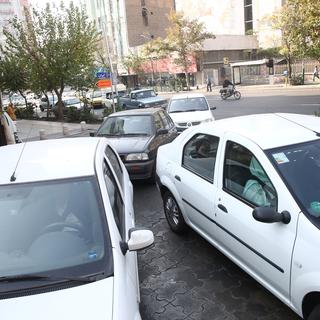 Des véhicules en file devant une station-essence à Téhéran, vendredi 15 novembre 2019. [Wana News Agency via Reuters - Nazanin Tabatabaee]