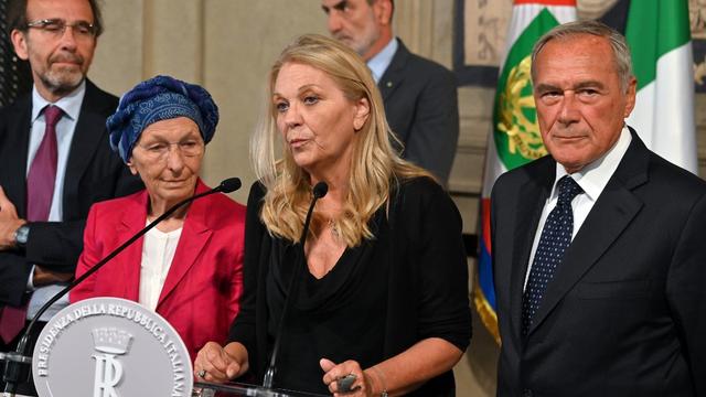 Les sénateurs italiens Loredana De Petris, Piero Grasso, Emma Bonino et Riccardo Nencini après le premier jour de négociations pour former une nouvelle coalition gouvernementale. [AFP - Andreas Solaro]