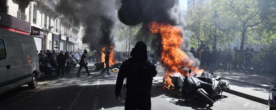 Les "gilets jaunes" ont causés de nombreux dégâts à Paris lors de l'acte 23. [EPA/Julien de Rosa - Julien de Rosa]