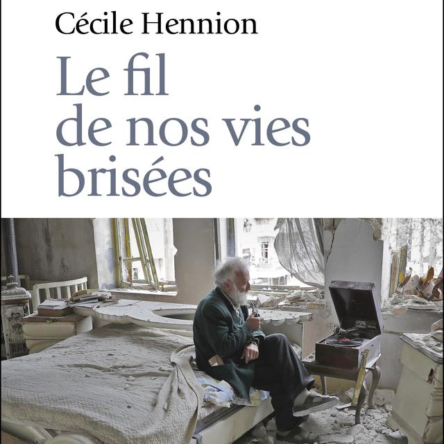 La couverture du livre "Le fil de nos vies brisées" de Cécile Hennion. [Ed. Anne Carrière]