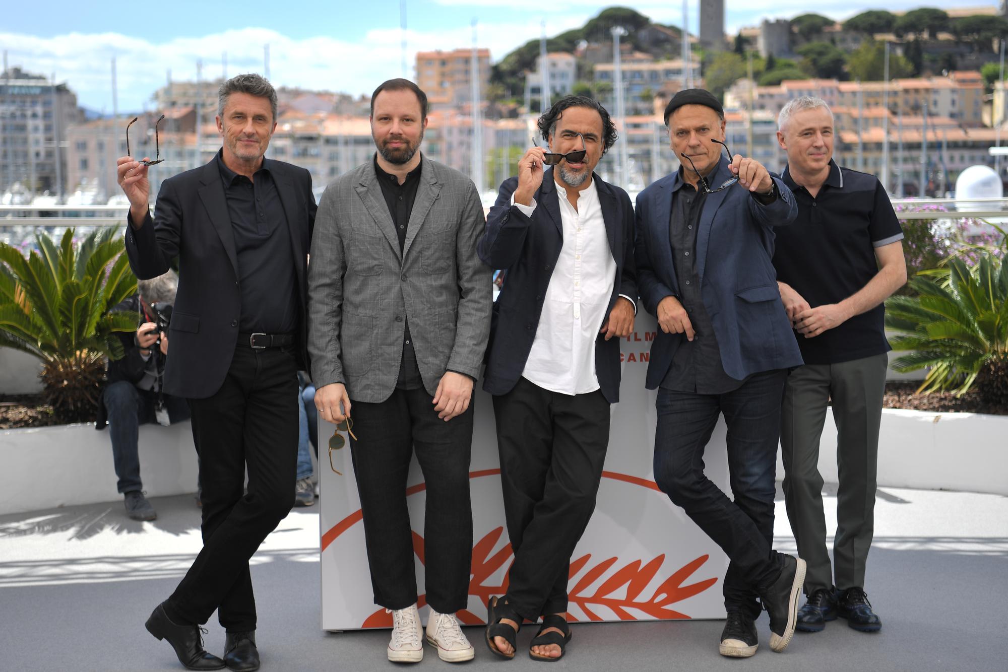 Le "cercle masculin" du jury: Paweł Pawlikowski, Yorgos Lanthimos, Präsident Alejandro González Iñárritu, Enki Bilal et Robin Campillo. [AFP - Loic Venance]