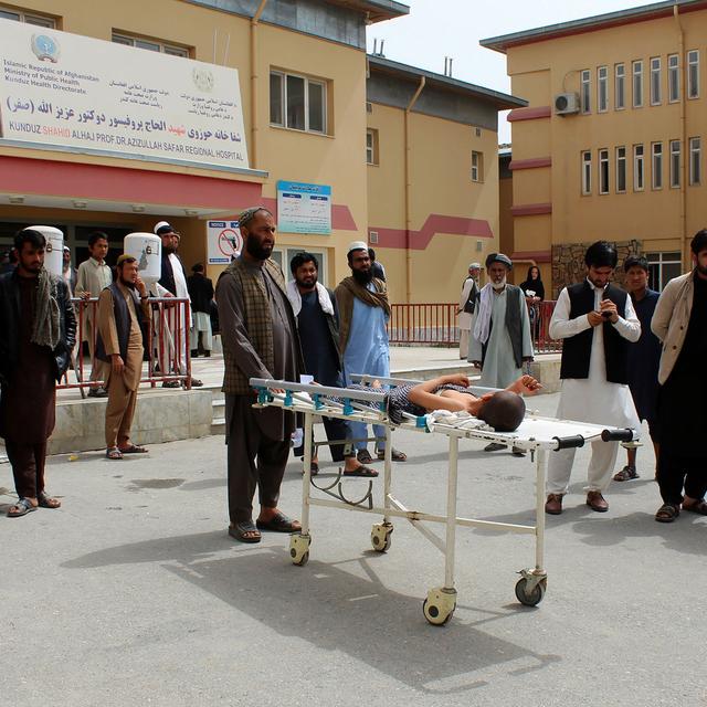 Les civils afghans sont souvent blessés ou tués lors de raids aériens (ici à Kunduz en avril 2018). [AFP - Bashir Khan Safi]