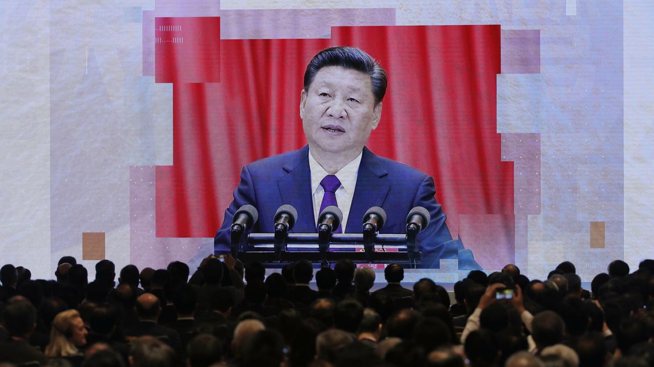 Le président Xi Jinping annonce le ''Outline Development Plan for the Guangdong-Hong Kong-Macao, Greater Bay Area'' à Hong Kong en février 2019. [AP/Keystone - Kin Cheung]