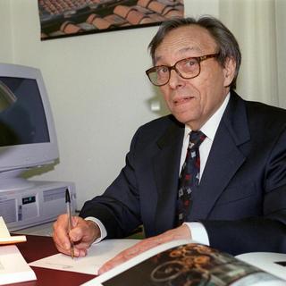 Jean Starobinski photograpié à Genève en 2000. [Keystone - Martial Trezzini]