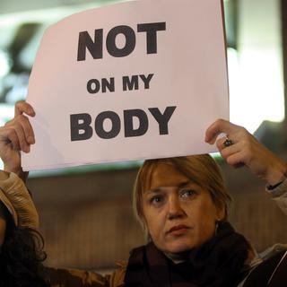 Des femmes manifestent en 2005 en soutien à la loi italienne concernant la législation de l'avortement de 1978. [AP Photo/ - Alessandra Tarantino]