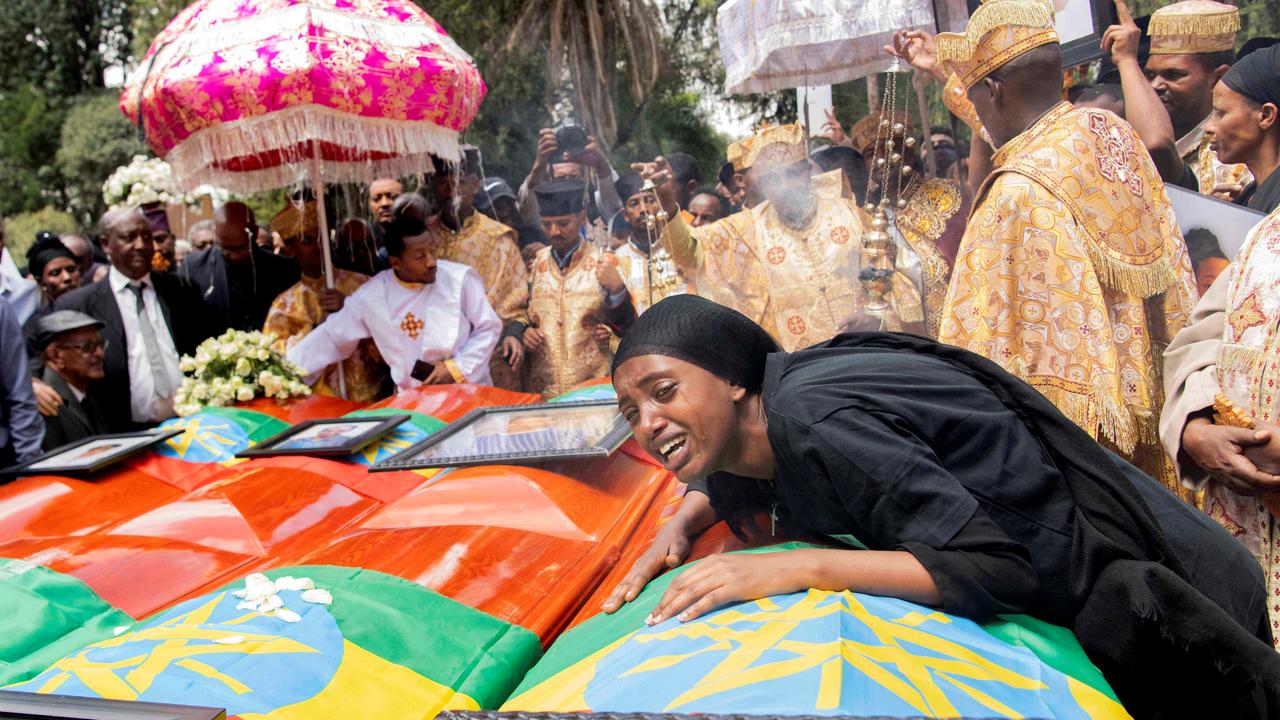 Des centaines de personnes ont rendu hommage dimanche aux victimes éthiopiennes du crash du Boeing 737 MAX 8. [Maheder Haileselassie]