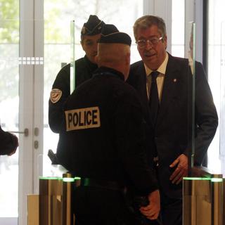 Patrick Balkany (droite) arrive au tribunal, ce 13 mai 2019 à Paris. [NurPhoto - Mehdi Taamallah]