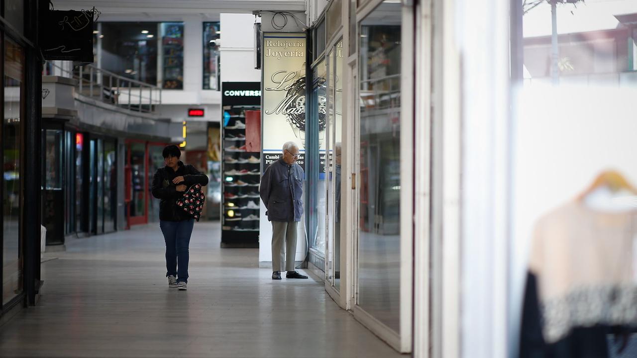 Un centre commercial de Buenos Aires, où de nombreux magasins ont fermé en raison de la crise économique qui sévit dans le pays. [EPA - Juan Ignacio Roncoroni]