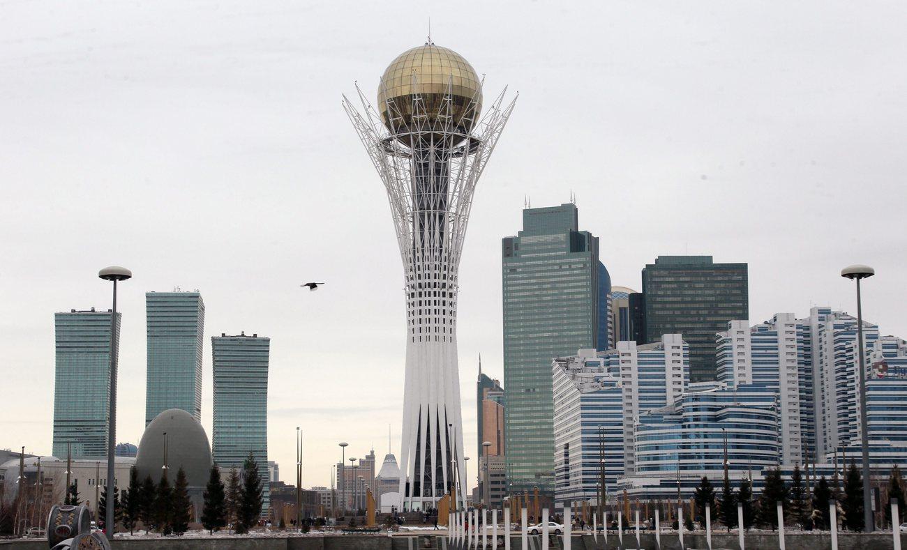 La capitale kazakhe s'appelle désormais Noursoultan. Auparavant, la ville s'appelait Astana... et Tselinograd avant 1997. [Keystone/epa - Sergei Chirikov]