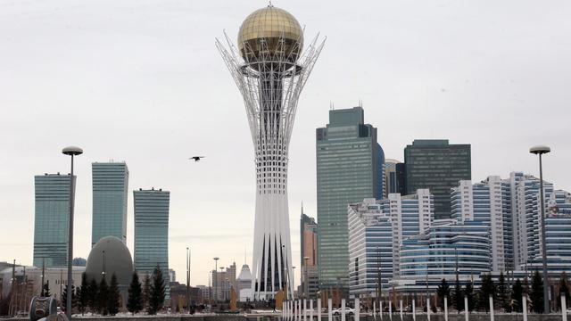 La capitale kazakhe s'appelle désormais Noursoultan. Auparavant, la ville s'appelait Astana... et Tselinograd avant 1997. [Keystone/epa - Sergei Chirikov]