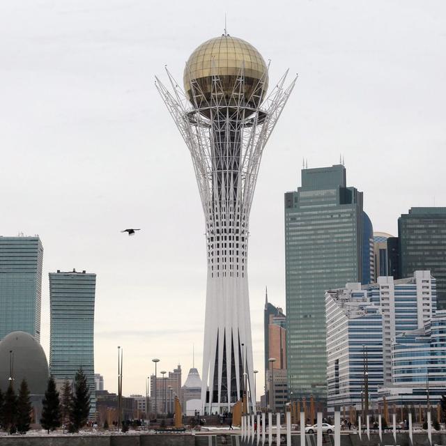 La capitale kazakhe s'appelle désormais Noursoultan. Auparavant, la ville s'appelait Astana... et Tselinograd avant 1997. [Keystone/epa - Sergei Chirikov]