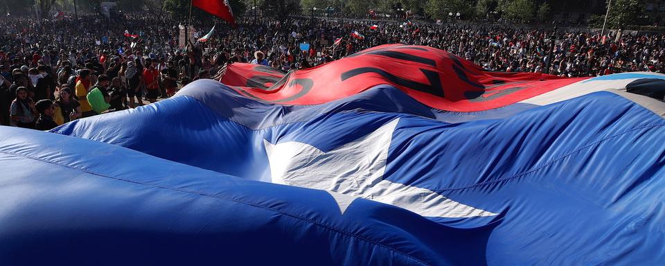 Foule des manifestants à Santiago, 24.10.2019. [EPA/Keystone - Alberto Valdes]