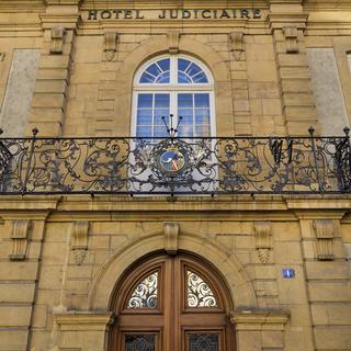 Le nouveau procès de l'affaire "Chrome" a lieu au Tribunal cantonal neuchâtelois. [Keystone - Jean-Christophe Bott]