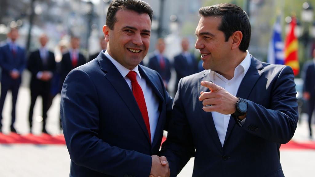 Le Premier ministre nord-macédonien Zoran Zaev et son homologue grec Alexis Tsipras à Skopje, le 2 avril 2019. [Reuters - Ognen Teofilovski]