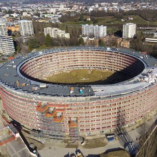 Le bâtiment Vortex en construction à Lausanne, qui abritera des logements étudiants après avoir accueilli les JO de la jeunesse en 2020. [Keystone - Laurent Gillieron]