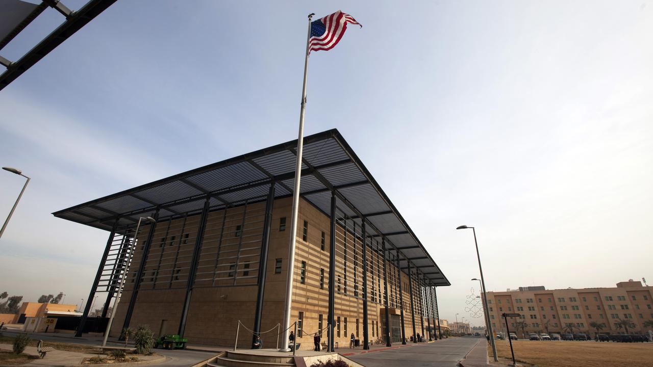 Un drapeau américain flotte dans le complexe de l'ambassade américaine à Bagdad. [Reuters - Lucas Jackson]