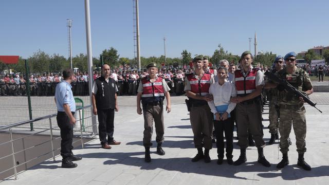 Quelque 55'000 personnes ont été arrêtées en Turquie depuis le coup d'état manqué de 2016. [KEYSTONE/AP PHOTO - Burhan Ozbilici]