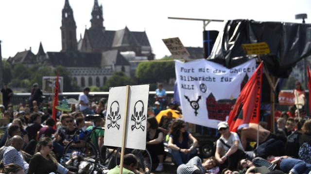 Une manifestation réunit 2000 personnes contre l'agrochimie à Bâle [Keystone - Georgios Kefalas]