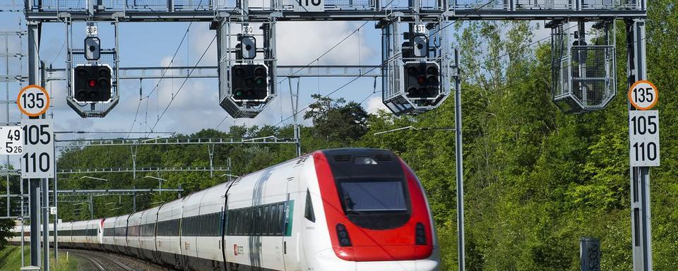 Le Conseil des Etats discute de l'étape d'aménagement 2035 de l'infrastructure ferroviaire. [Keystone - Jean-Christophe Bott]