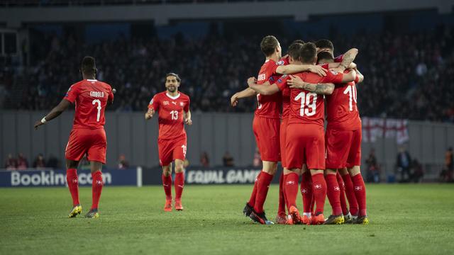 La joie des Suisses après l'ouverture du score de Steven Zuber. [Keystone - Ennio Leanza]