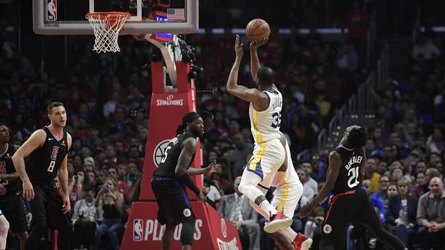 Kevin Durant (en blanc) a écoeuré les Clippers dans cet acte 6. [Mark J. Terrill]