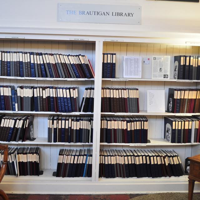 La bibliothèque Brautigan de Vancouver qui propose uniquement des livres jamais publiés. [Wikimedia Commons - Joe Mabel]
