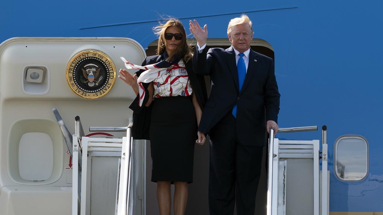 Le président américain Donald Trump et son épouse Melania à leur arrivée au Royaume-Uni. [EPA - Will Oliver]