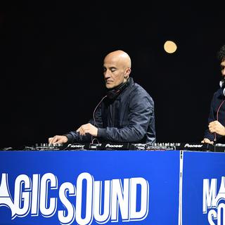 Philippe Zdar (à droite) lors d'un show avec le duo Cassius, ici au Parc des Princes en 2016, . [AFP - Franck Fife]