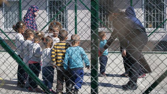 Les enfants rapatriés au Kosovo ont été pris en charge dans le centre de détention du village de Vranidoll, samedi 20 avril. [Keystone - Valdrin Xhemaj]