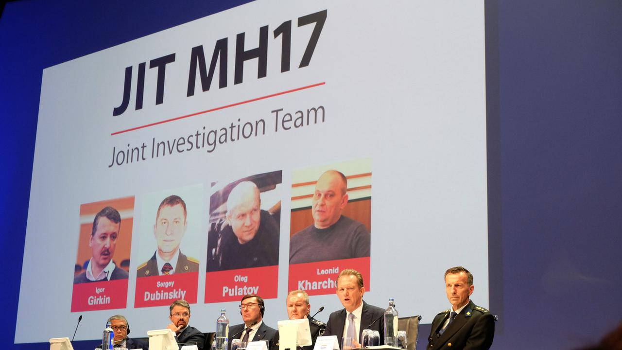 Le procès de quatre suspects dans l'affaire du crash du vol MH17 en 2014 ouvrira en mars 2020. [Keystone - Mike Corder]